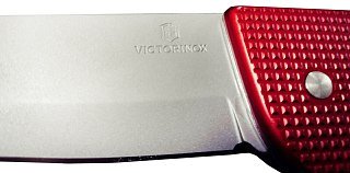 Нож Victorinox Hunter Pro Alox 4 функции красный - фото 3